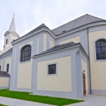 Blick auf die Pfarrkirche Halbturn